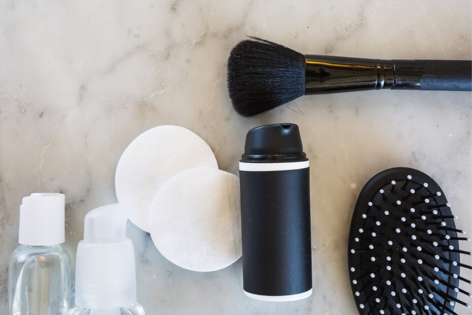 Varias herramientas utilizadas para limpiar tus brochas, recomendación de Foriu