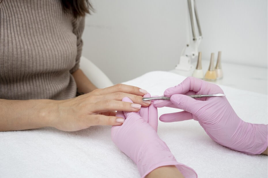 Foriu menciona que es importante acudir con un especialista de uñas si llegaras a tener algún problema de salud.