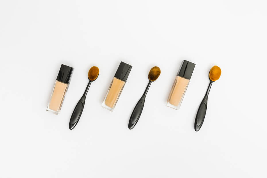 Foriu menciona que para un maquillaje de noche es importante utilizar una base más cargada que para el día.