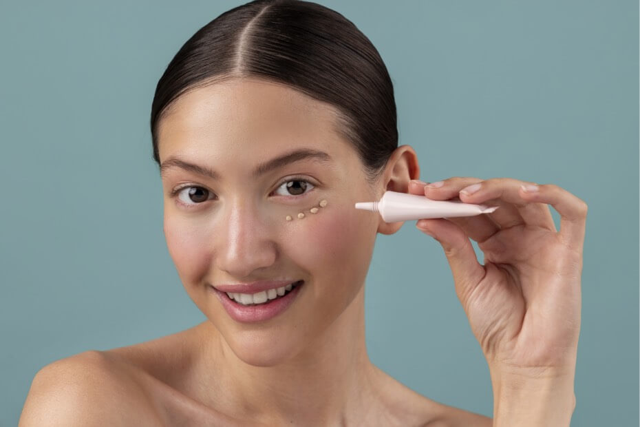 Foriu te recomienda usar corrector siempre que vayas a un evento emotivo para cubrir tus ojos.