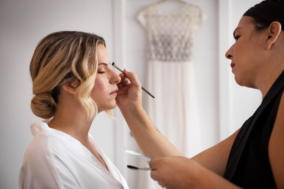 En Foriu, contamos con más de 15 coaches especialistas en peinado y maquillaje para novias.