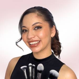 Foto de perfil de coach Regina de Cuernavaca en servicios de peinado y maquillaje para novias