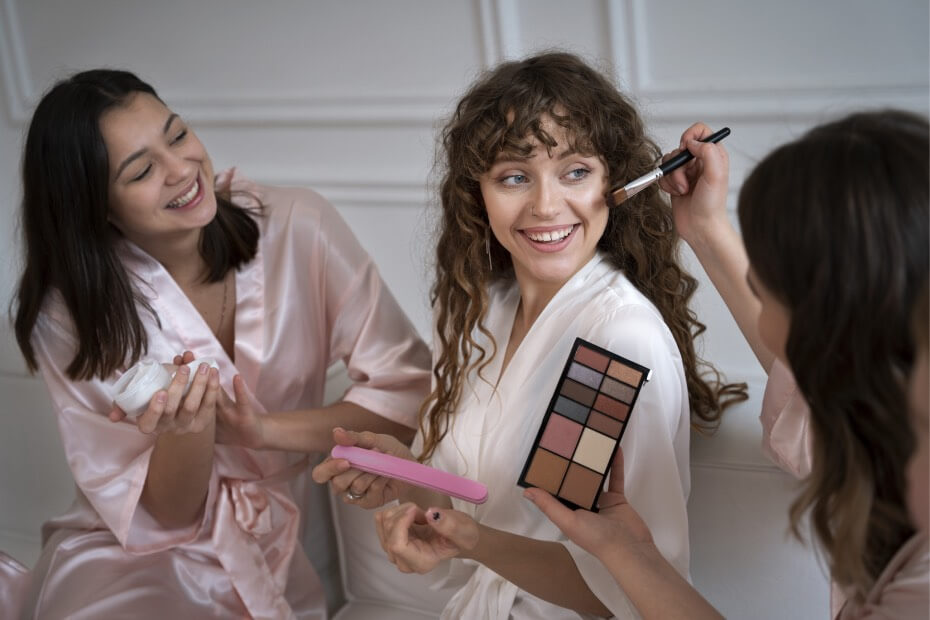 En Foriu, tenemos paquetes para peinar y maquillar a varias personas en un mismo lugar.