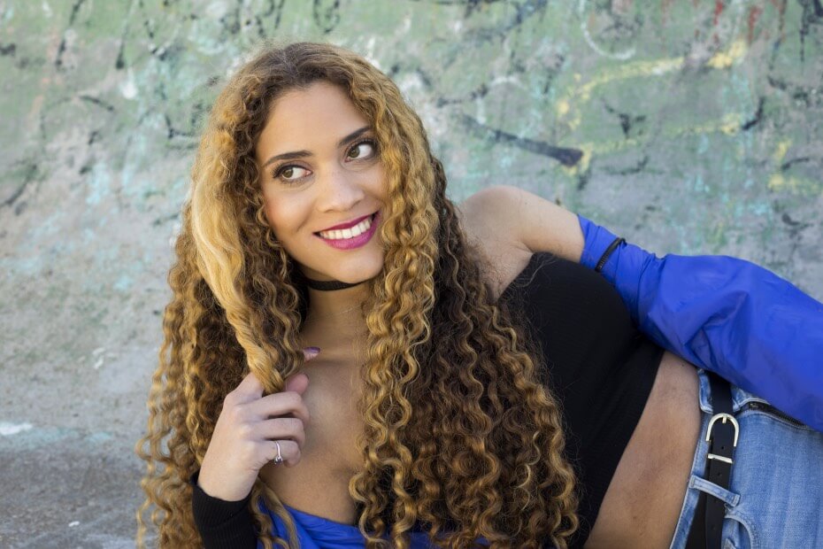 Foriu en su artículo te describe perfectamente los cuidados que debe de tener una mujer con cabello grueso.