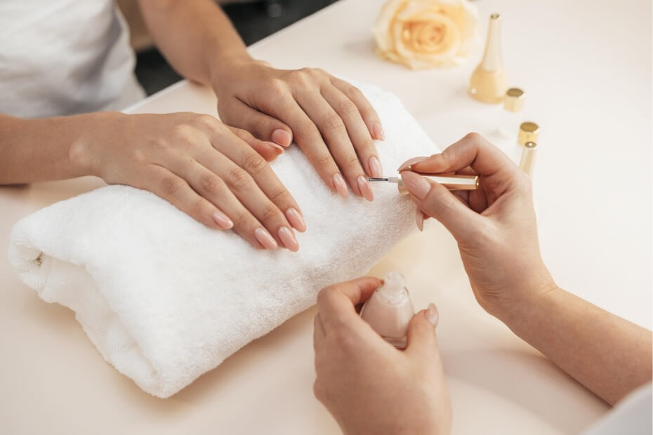 Foriu te recomienda agendar tu manicure tres días antes de tu fiesta.