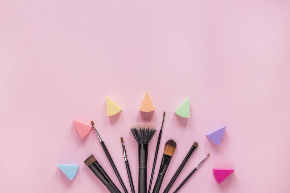 Foriu te recomienda usar esponjas de maquillaje.