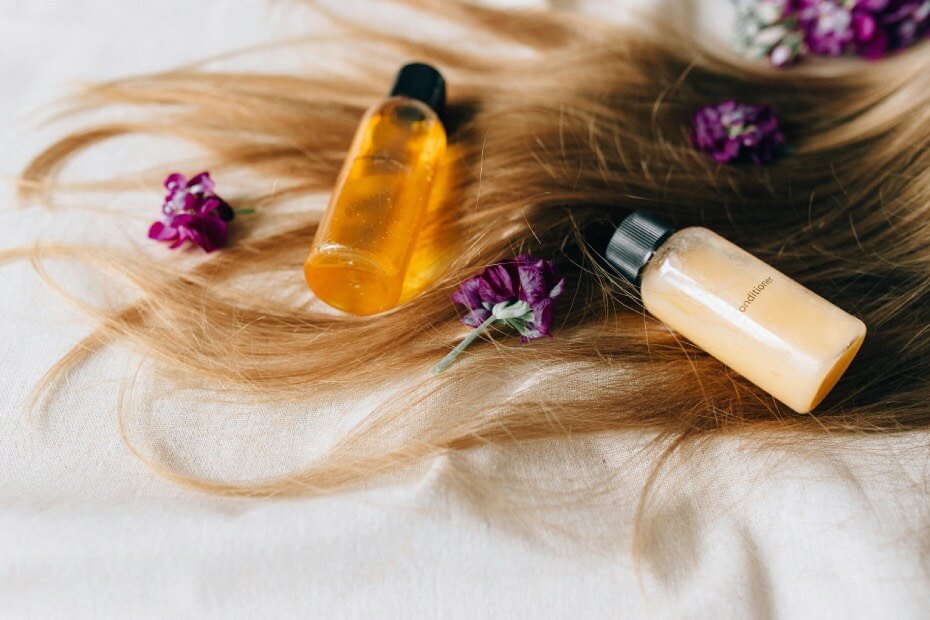 Foriu te recomienda usar aceite en el cabello.